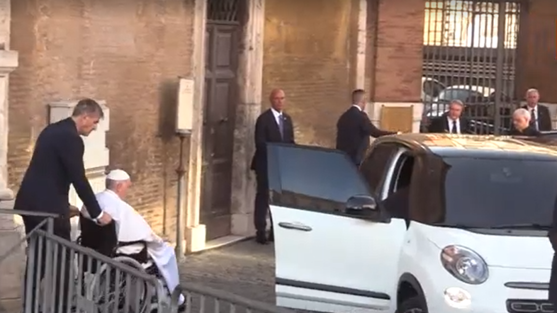 Le pape François est hospitalisé
